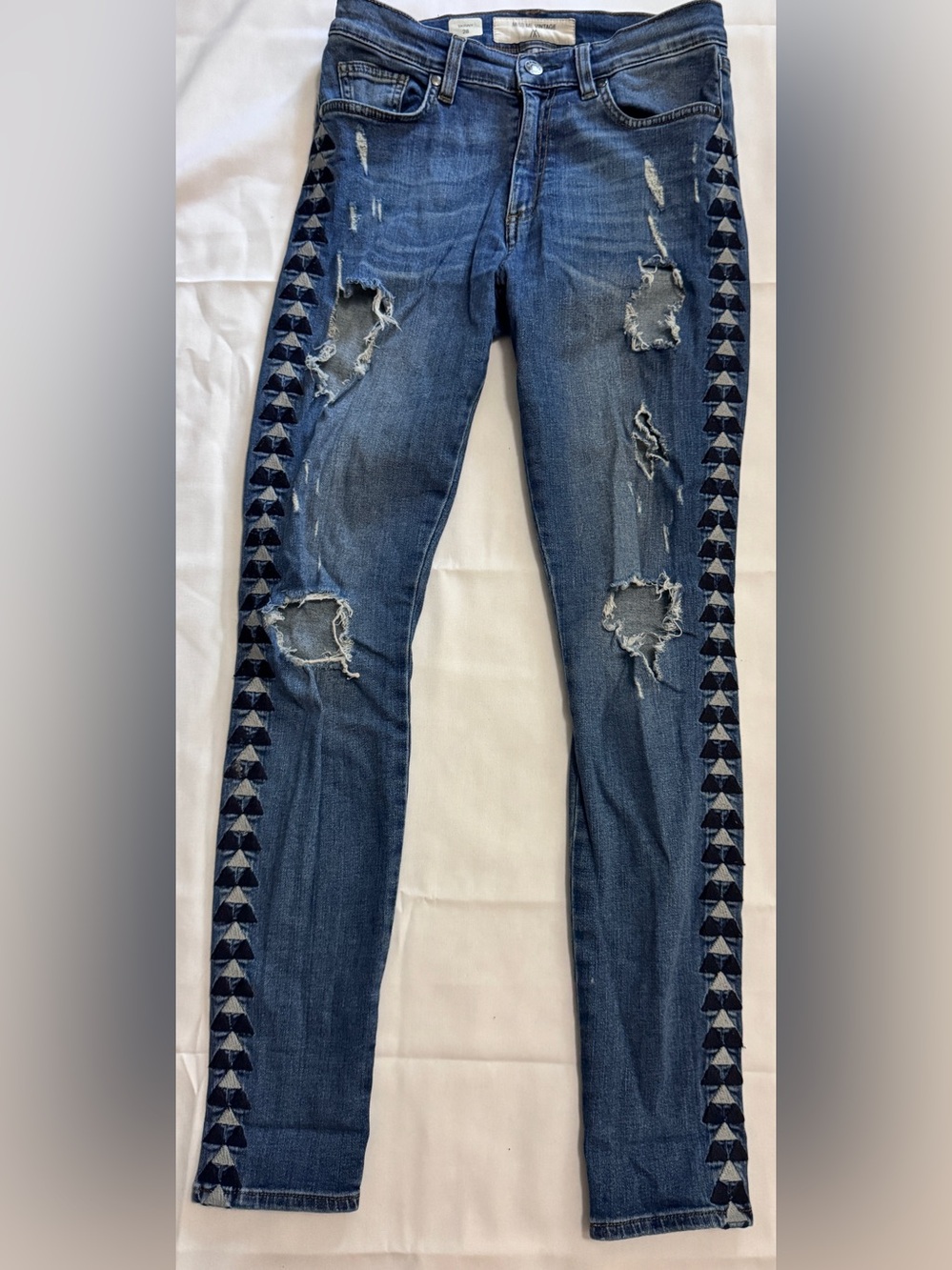 RARE Miss Me Vintage Embroidered Distressed Jeans Sophie - Triangles Size 28